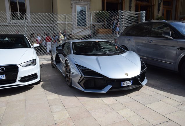 Lamborghini Revuelto