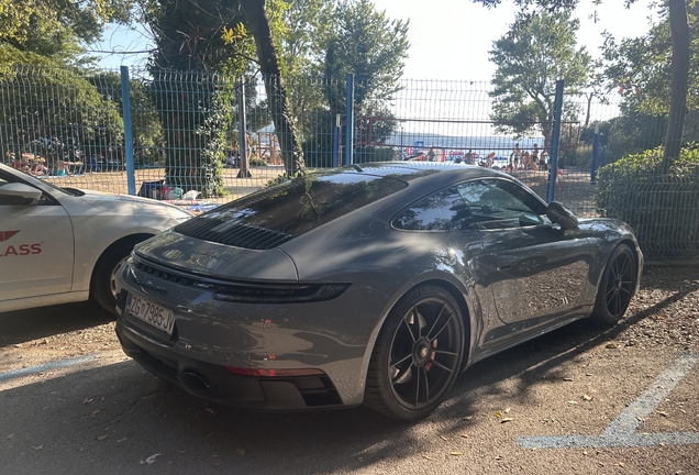 Porsche 992 Carrera 4 GTS