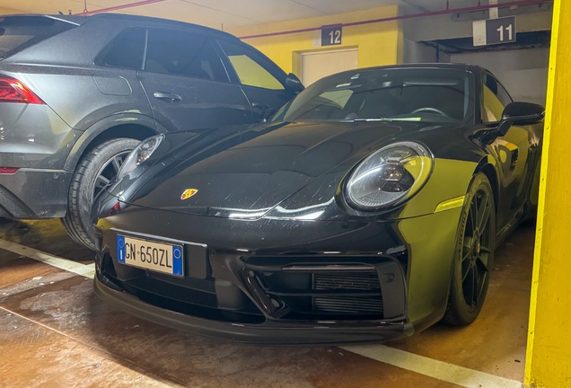 Porsche 992 Carrera 4 GTS