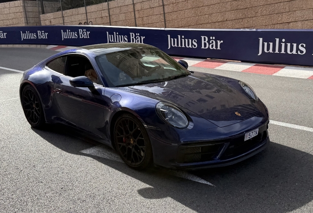 Porsche 992 Carrera 4 GTS