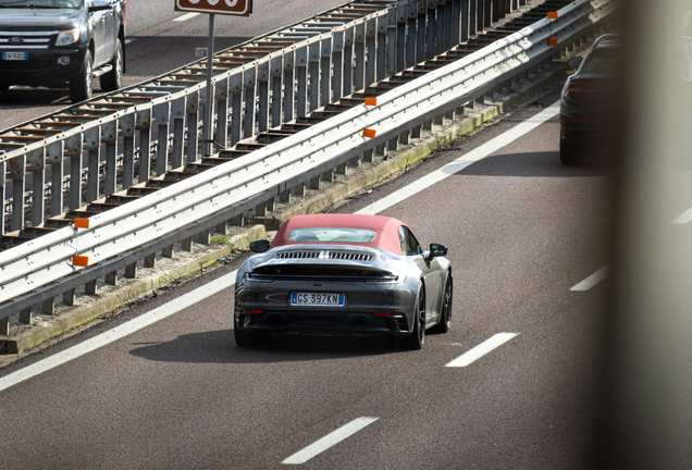 Porsche 992 Carrera 4 GTS Cabriolet