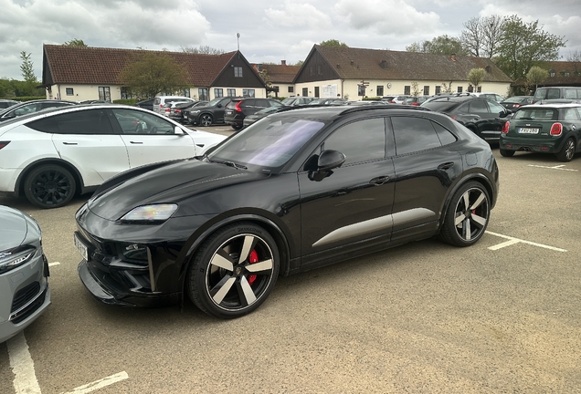 Porsche Macan EV Turbo