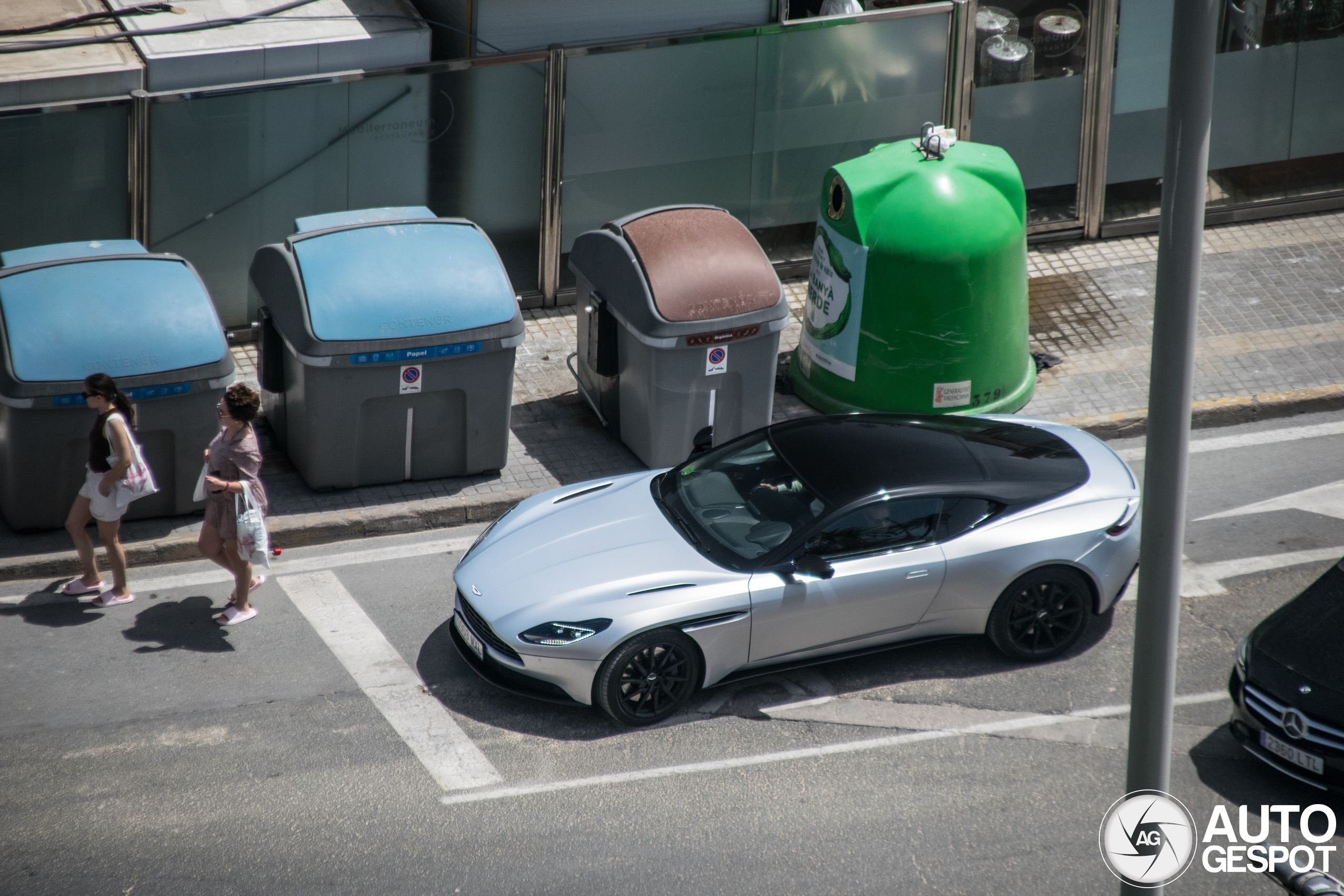 Aston Martin DB11 V8
