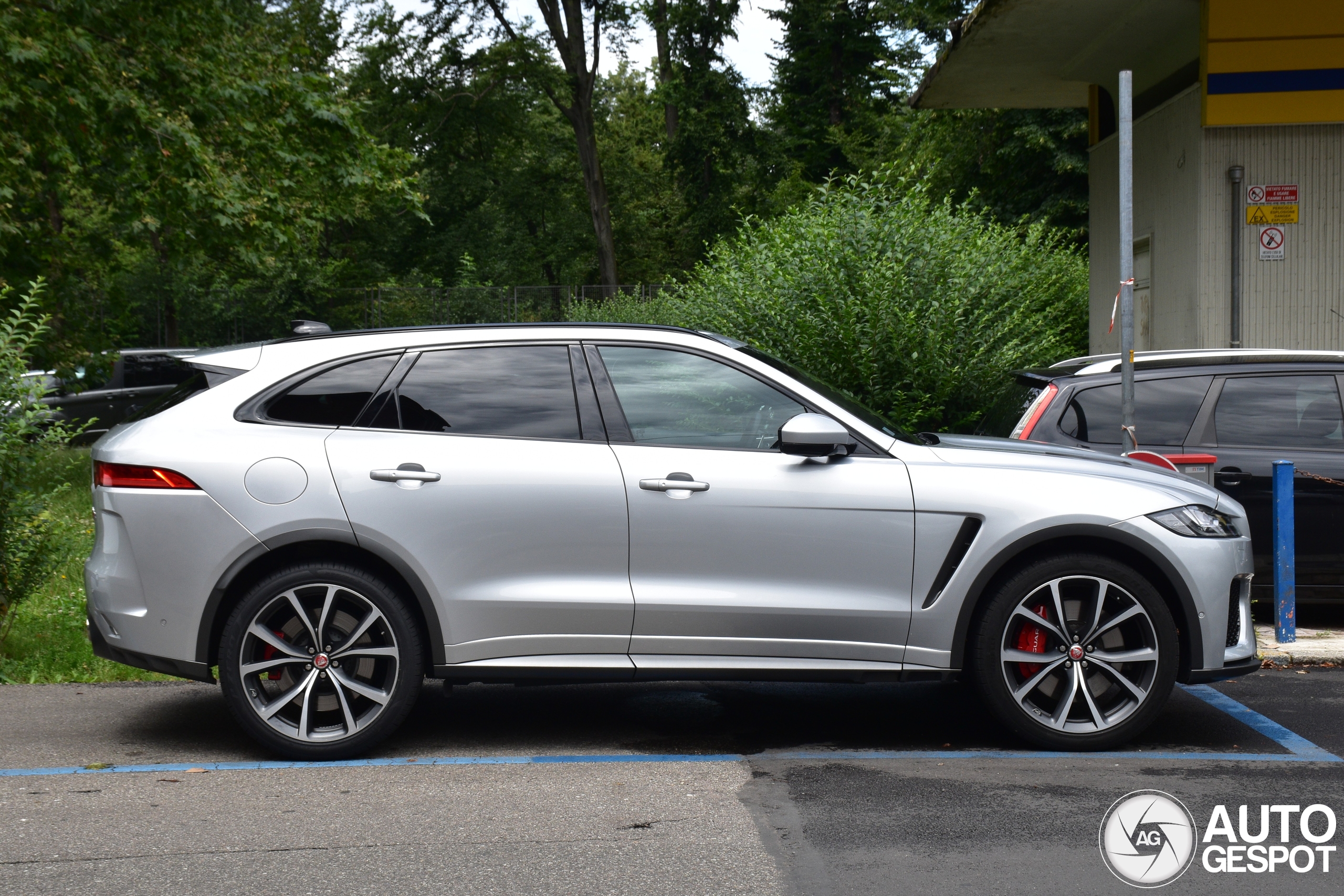 Jaguar F-PACE SVR