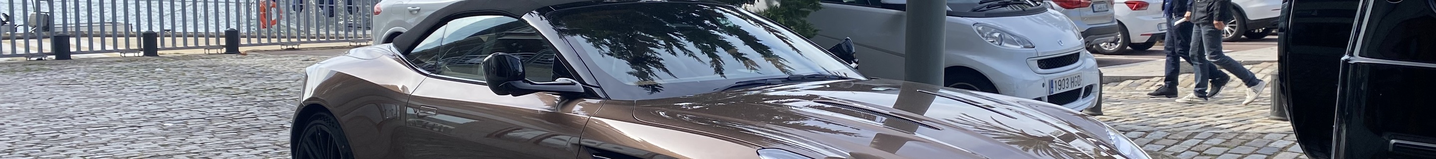 Aston Martin DB12 Volante