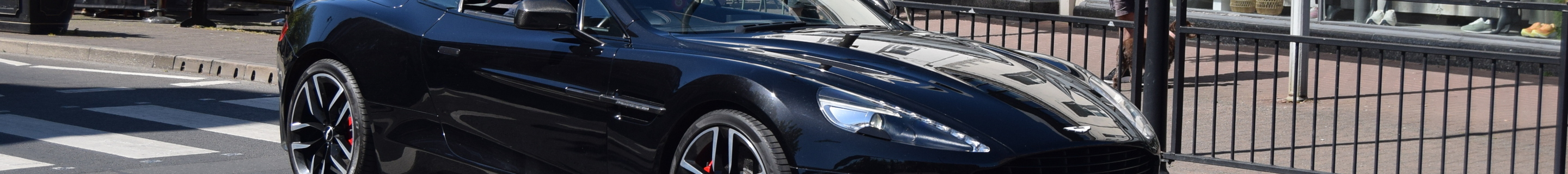 Aston Martin Vanquish Volante