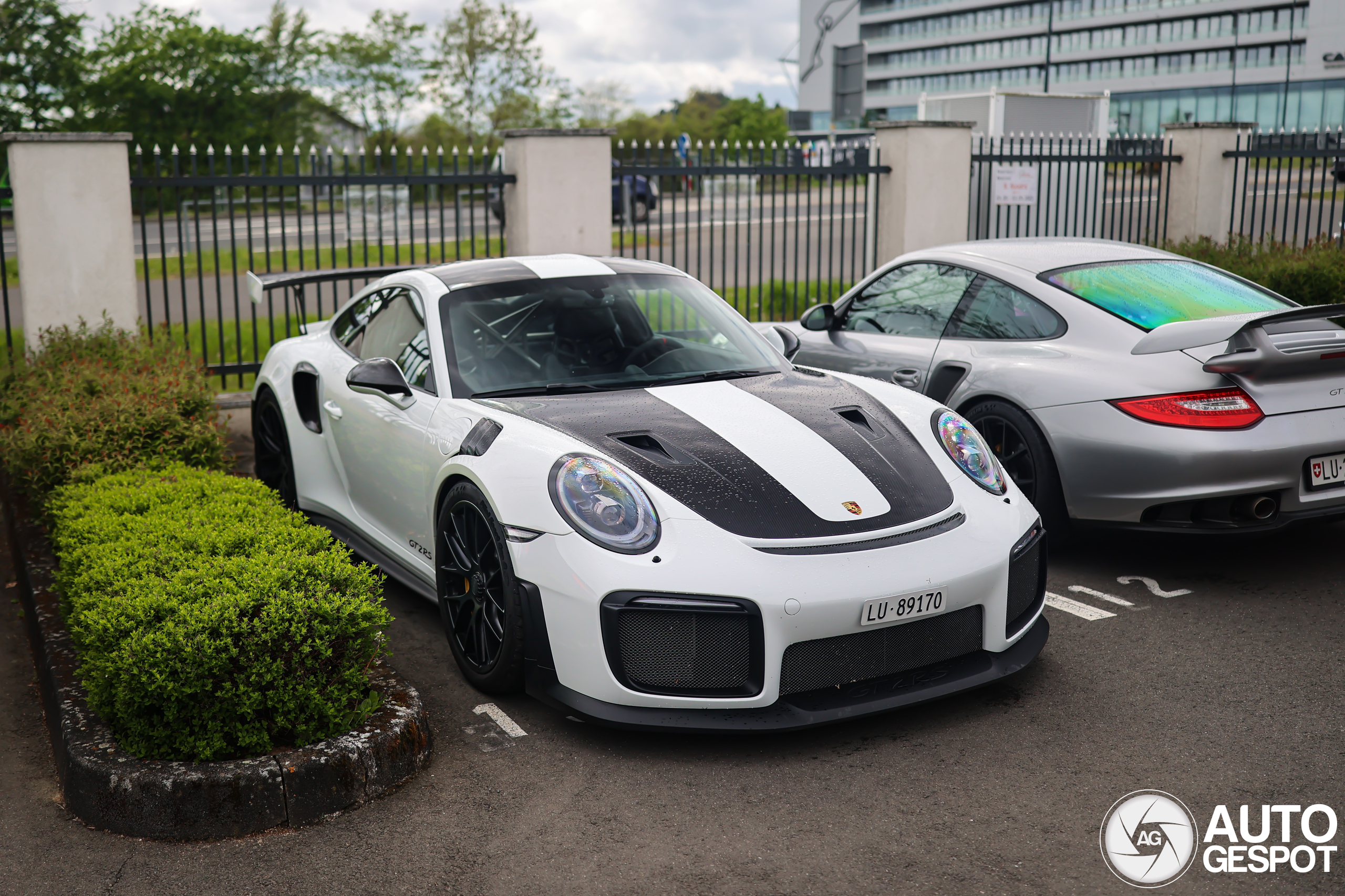 Not a garage queen: This Porsche Carrera GT lives on the road