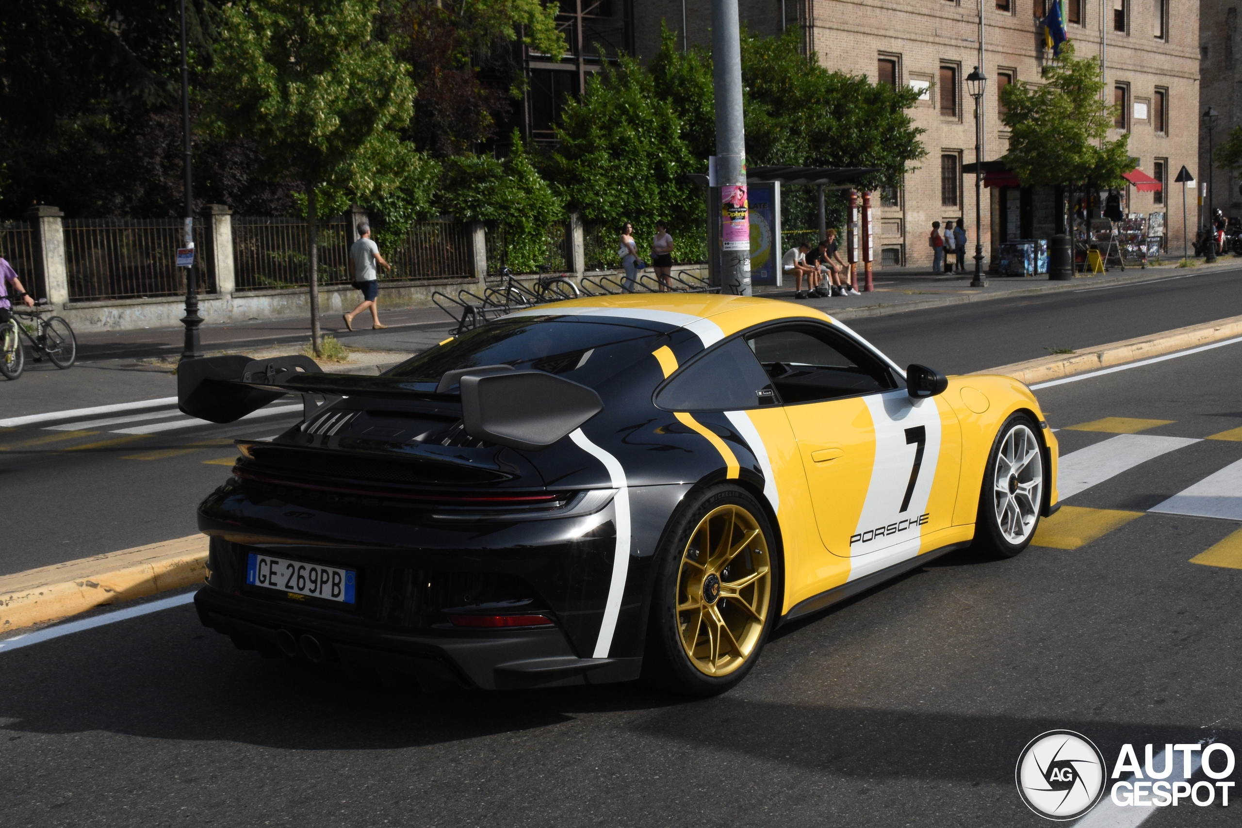 Unieke Porsche 992 GT3 van racecoureur wordt gespot in Italië