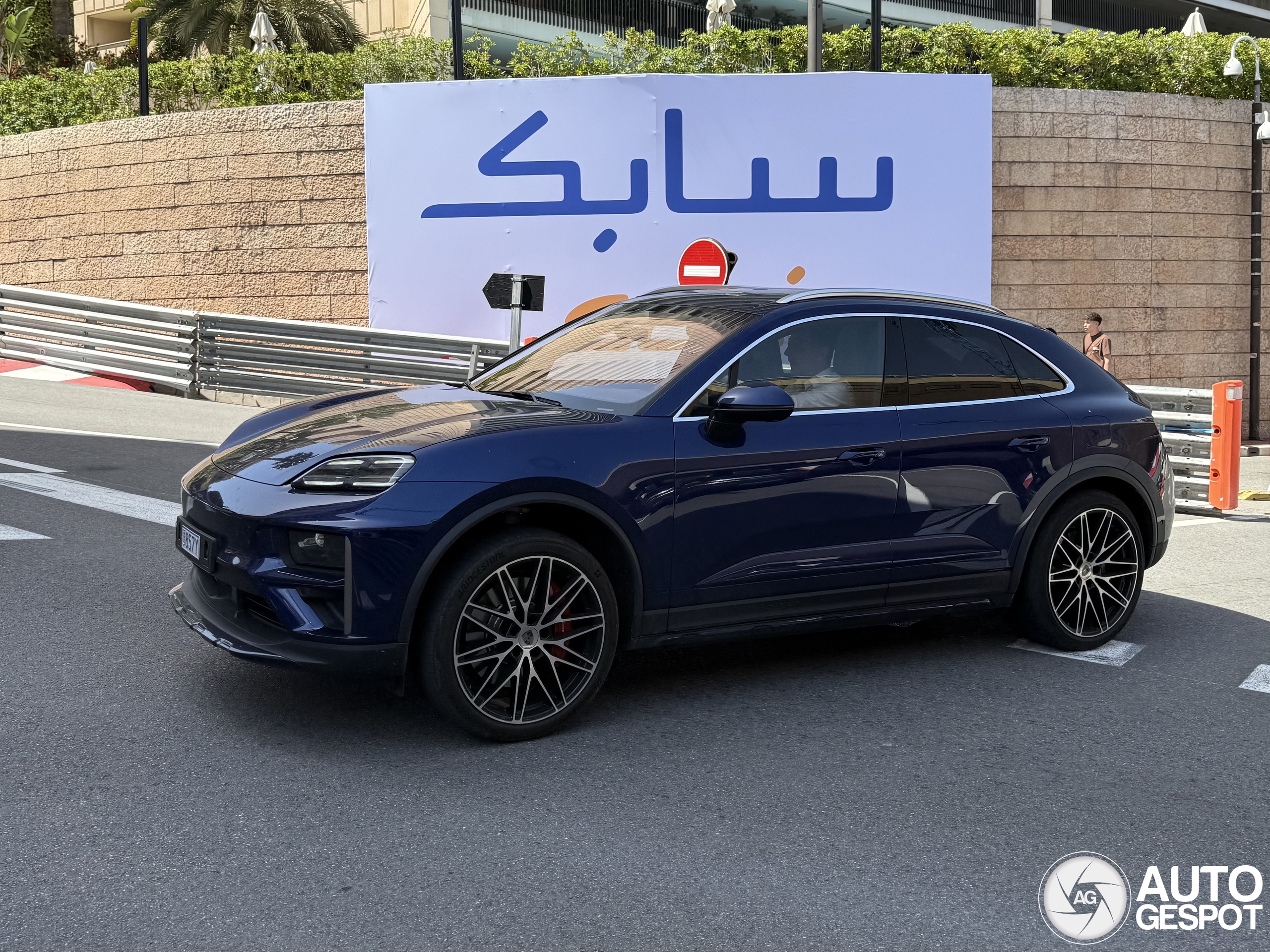 Porsche Macan EV Turbo