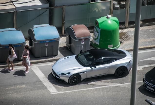 Aston Martin DB11 V8