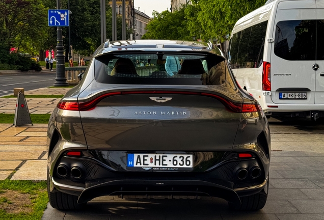 Aston Martin DBX707