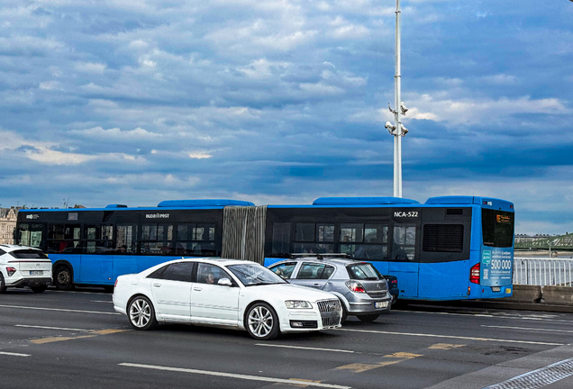 Audi S8 D3