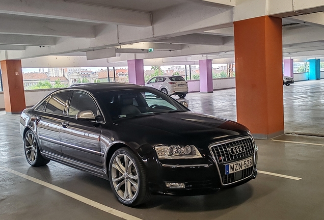 Audi S8 D3