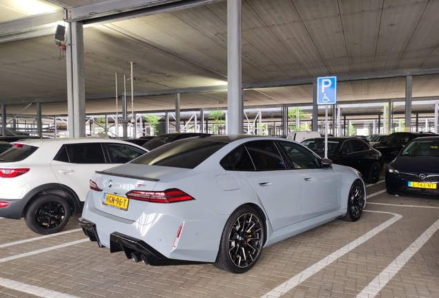 BMW M5 G90