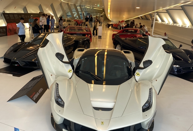 Ferrari LaFerrari Aperta