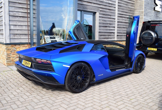 Lamborghini Aventador S LP740-4