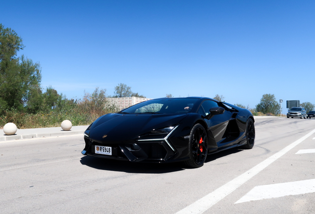 Lamborghini Revuelto