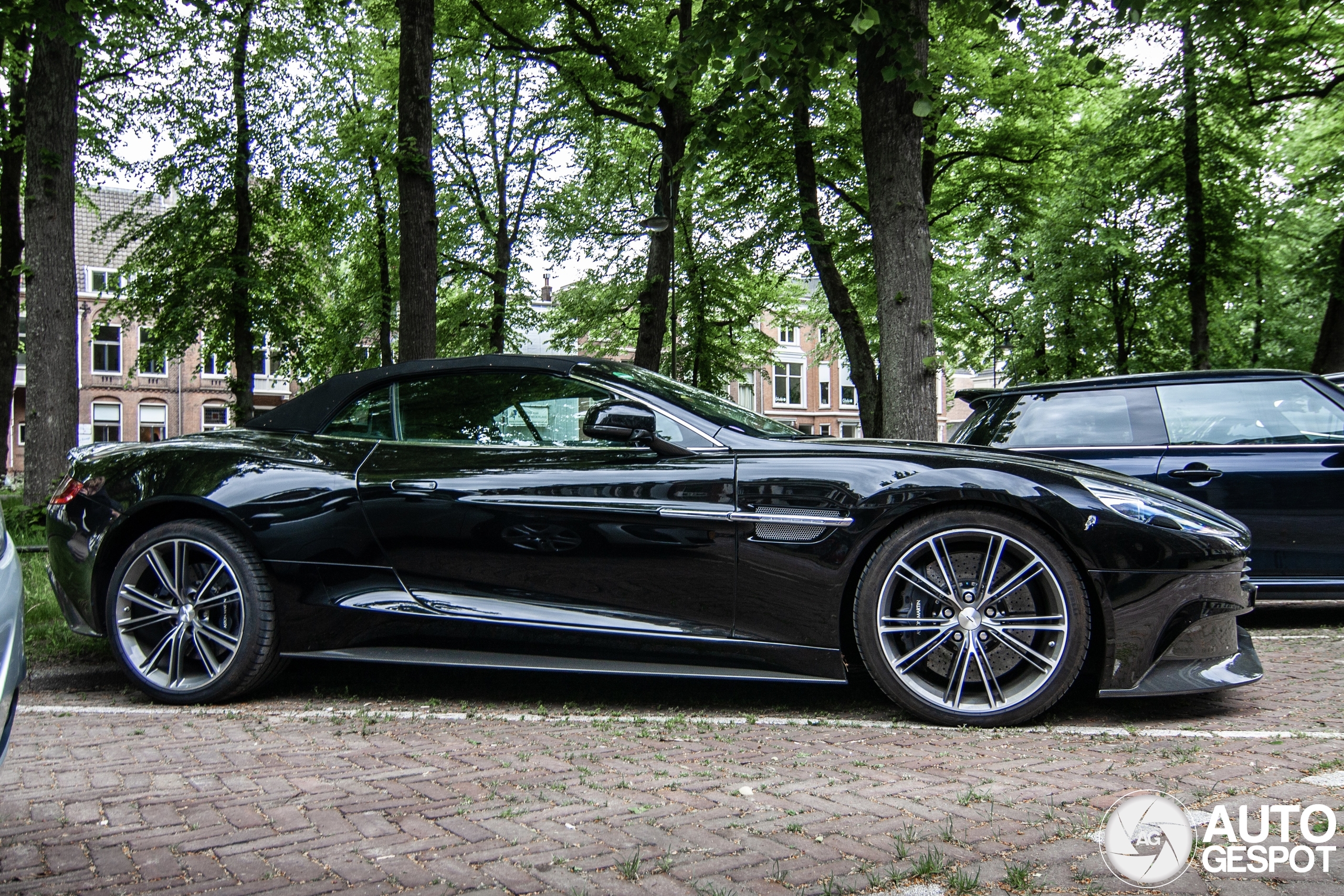 Aston Martin Vanquish Volante 2015 Carbon Black Edition