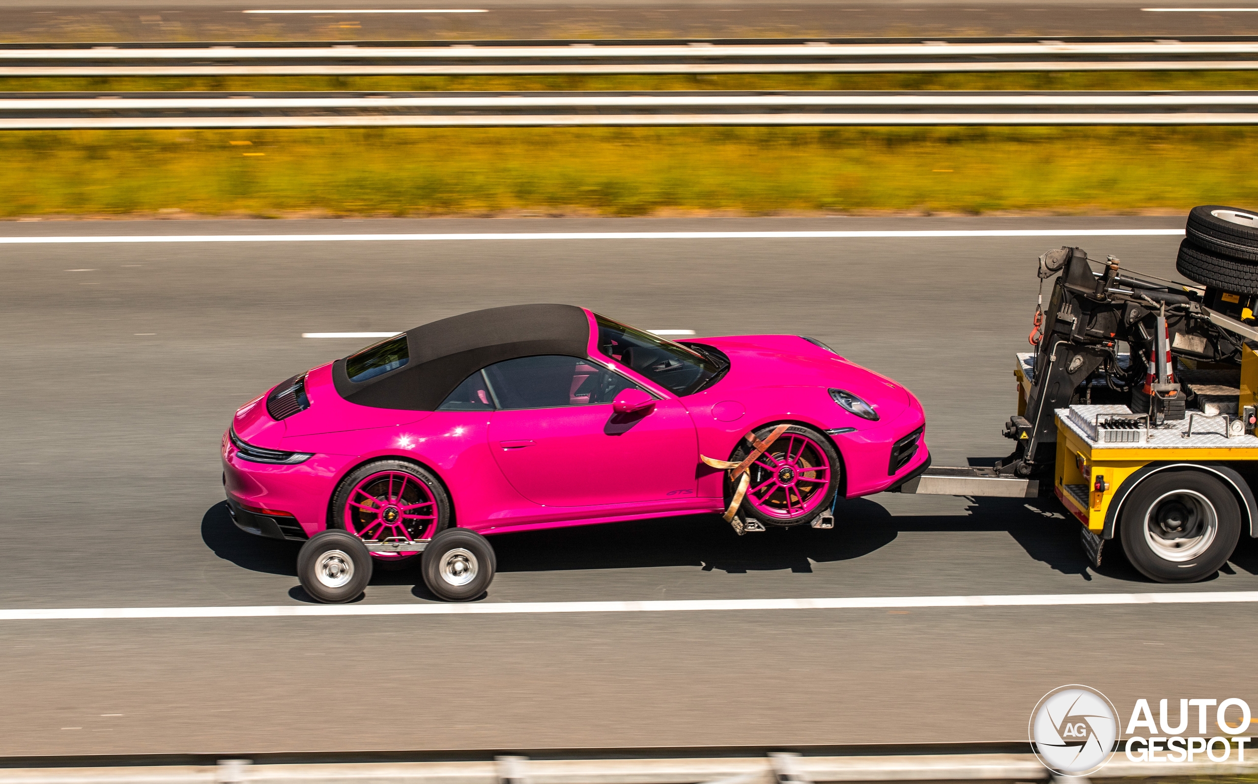Porsche 992 Carrera 4 GTS Cabriolet