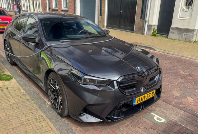 BMW M5 G90