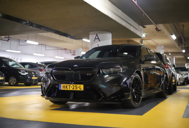 BMW M5 G90