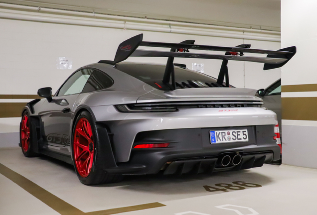 Porsche 992 GT3 RS Weissach Package
