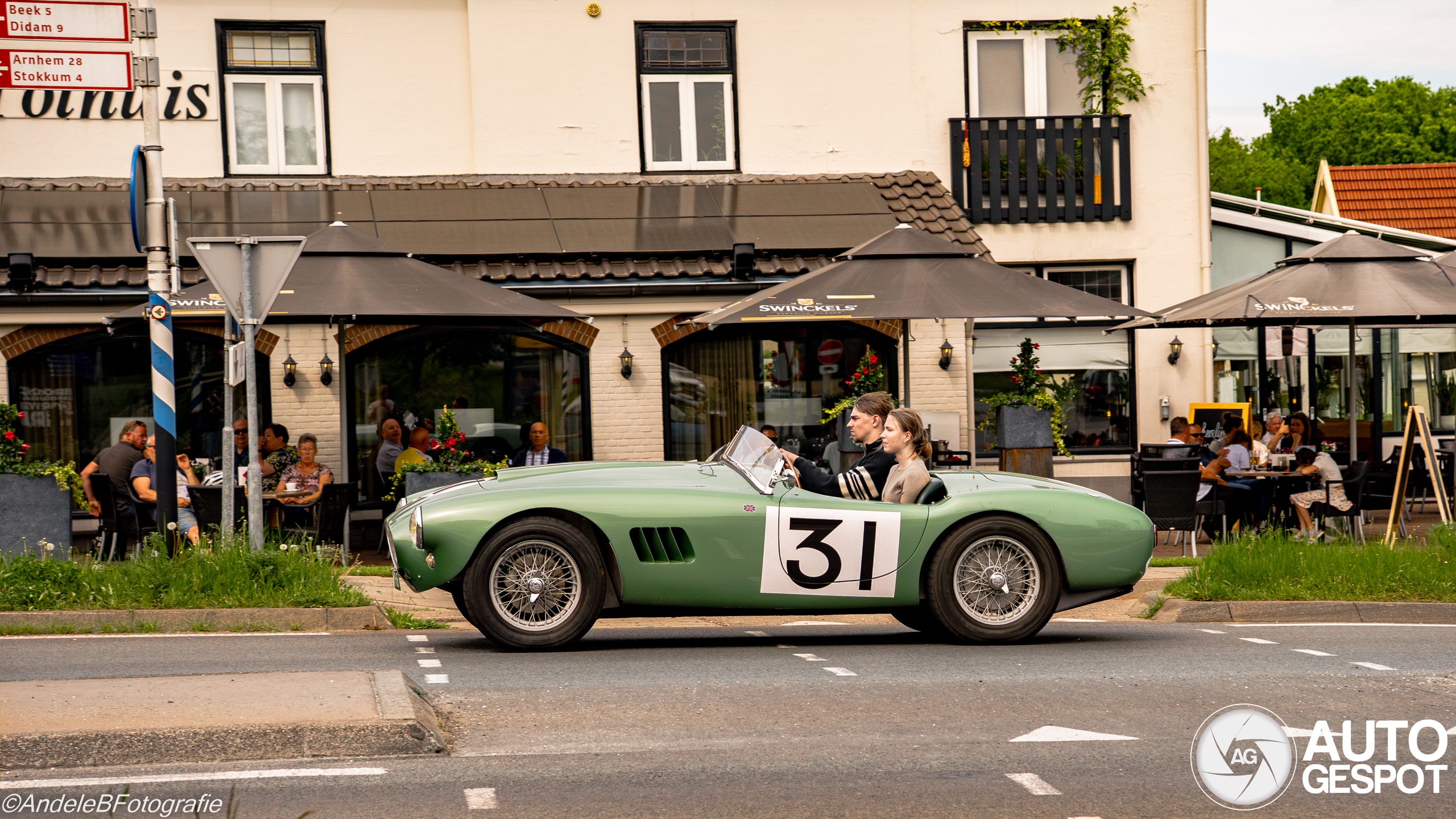 Zeldzame Le Mans auto uit 1957 gespot op Nederlands kenteken!