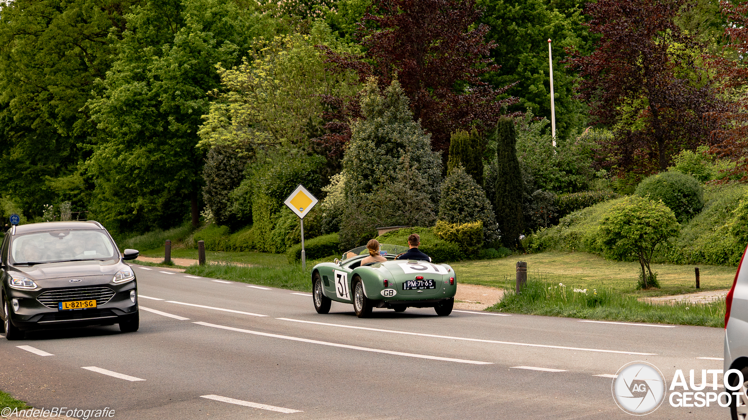 Zeldzame Le Mans auto uit 1957 gespot op Nederlands kenteken!