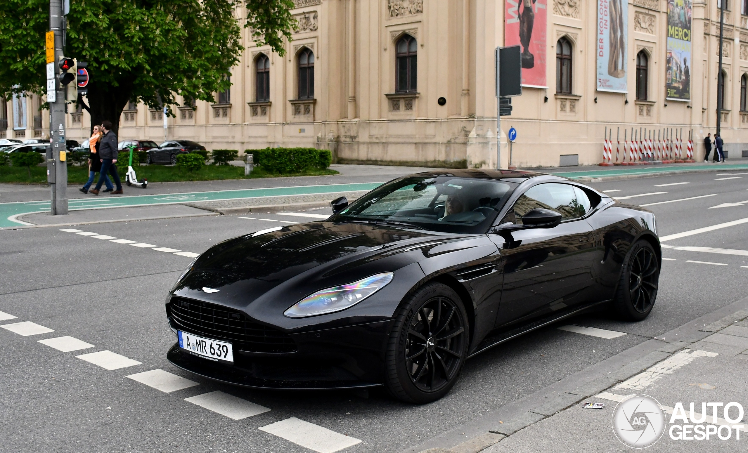Aston Martin DB11 AMR