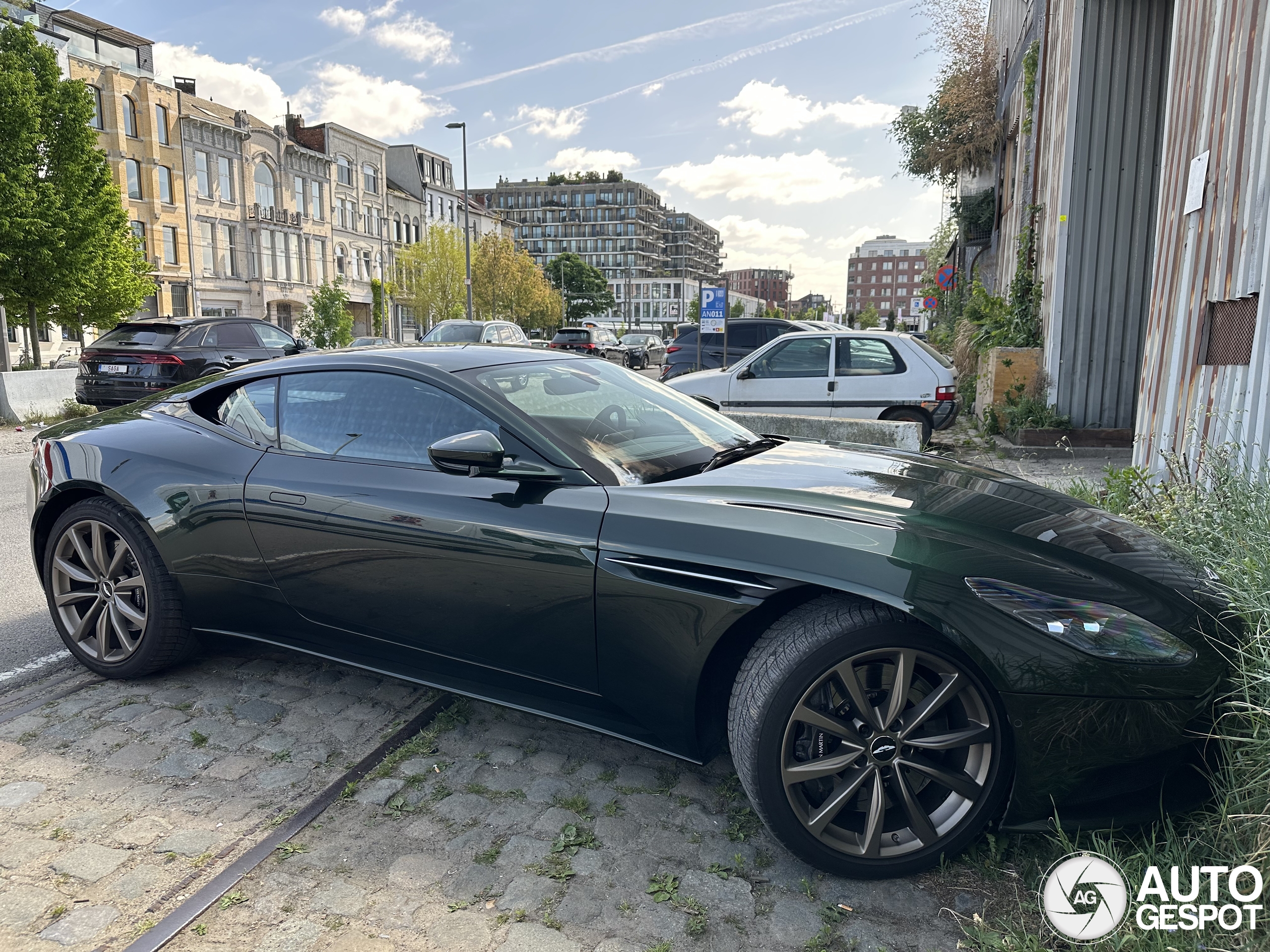Aston Martin DB11 V8