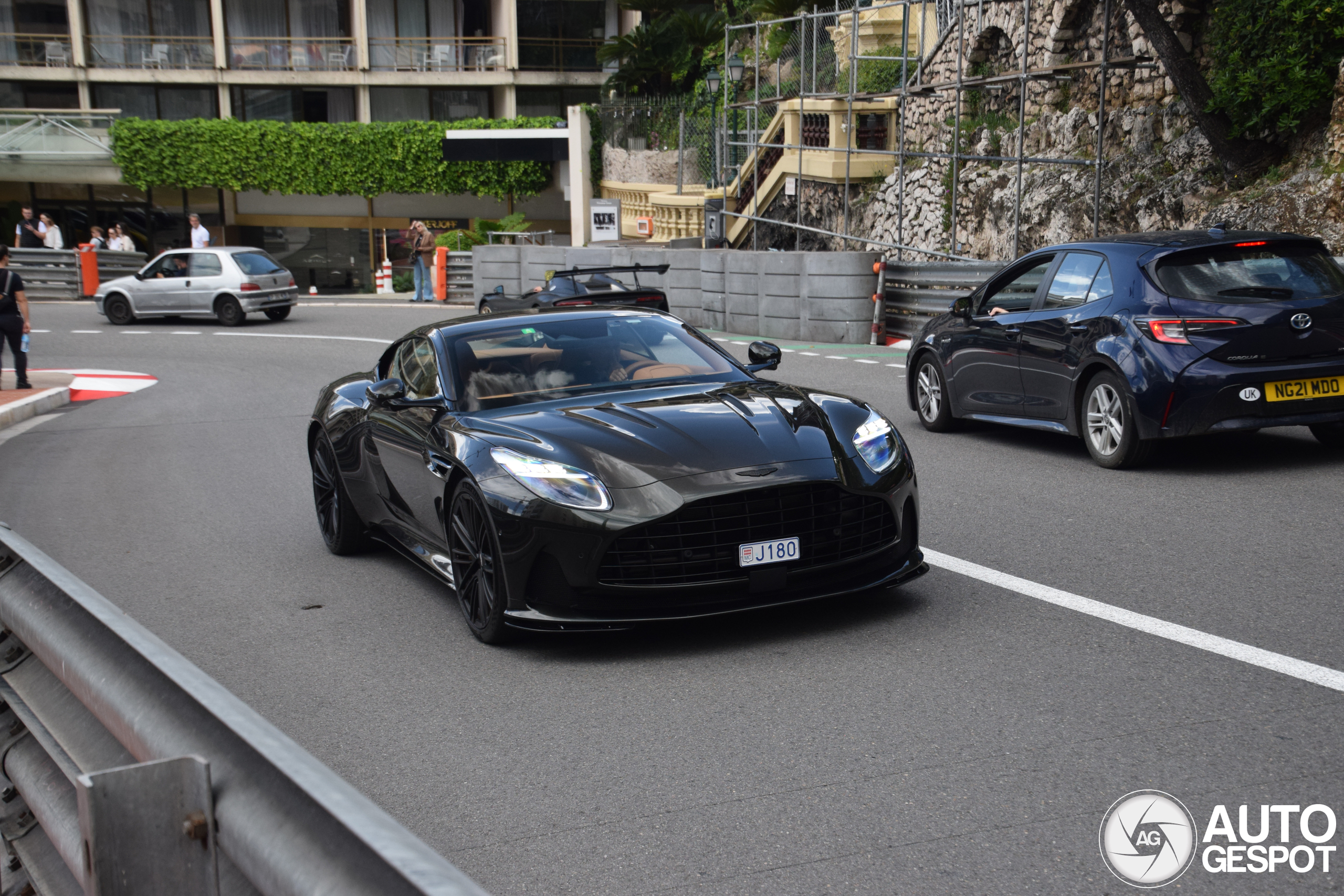 Aston Martin DB12