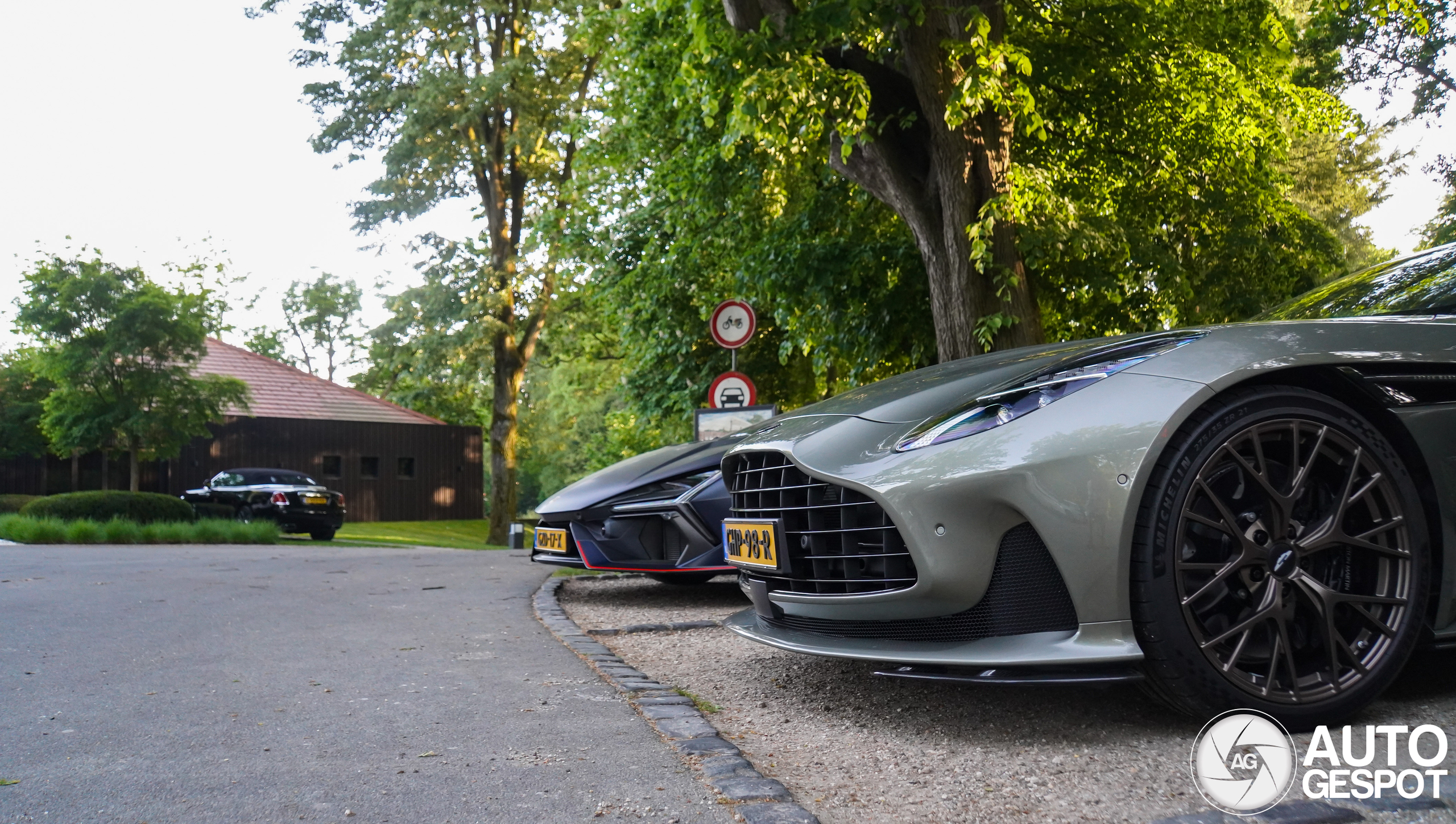 Aston Martin DB12 Volante