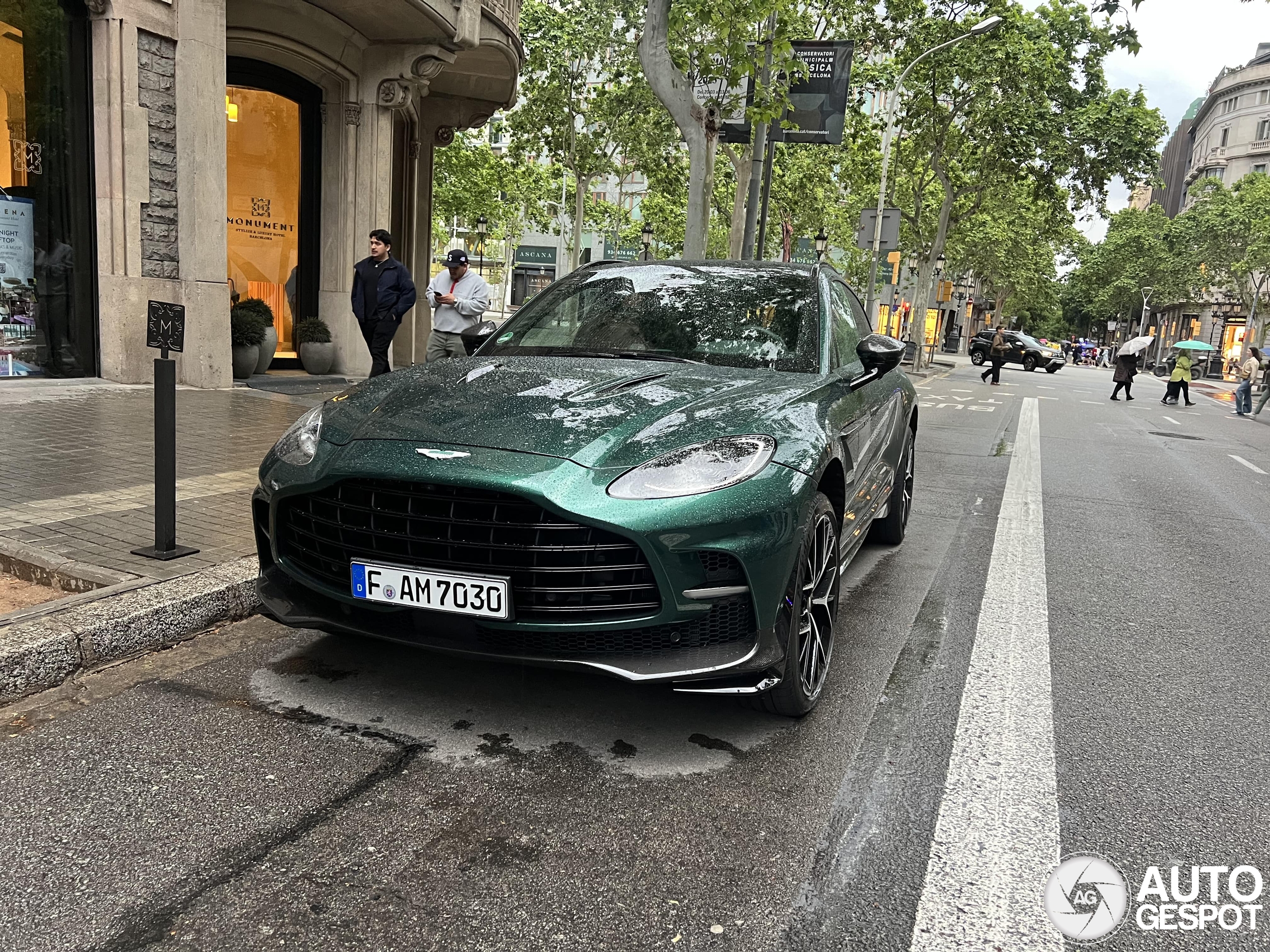 Aston Martin DBX707