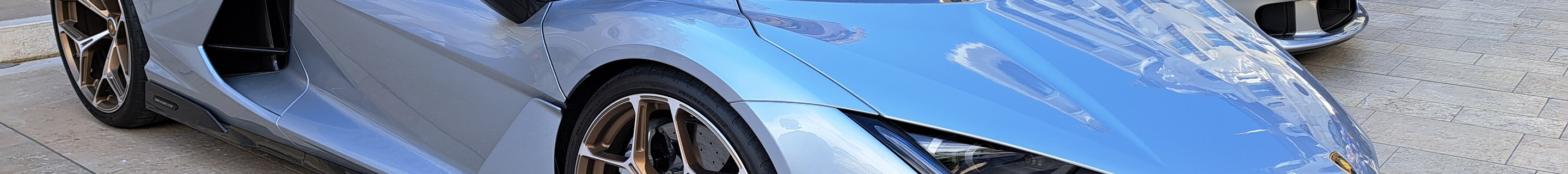Lamborghini Revuelto