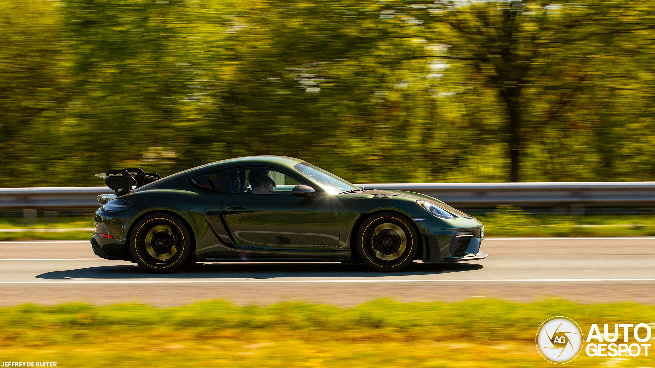 Porsche 718 Cayman GT4 RS Weissach Package