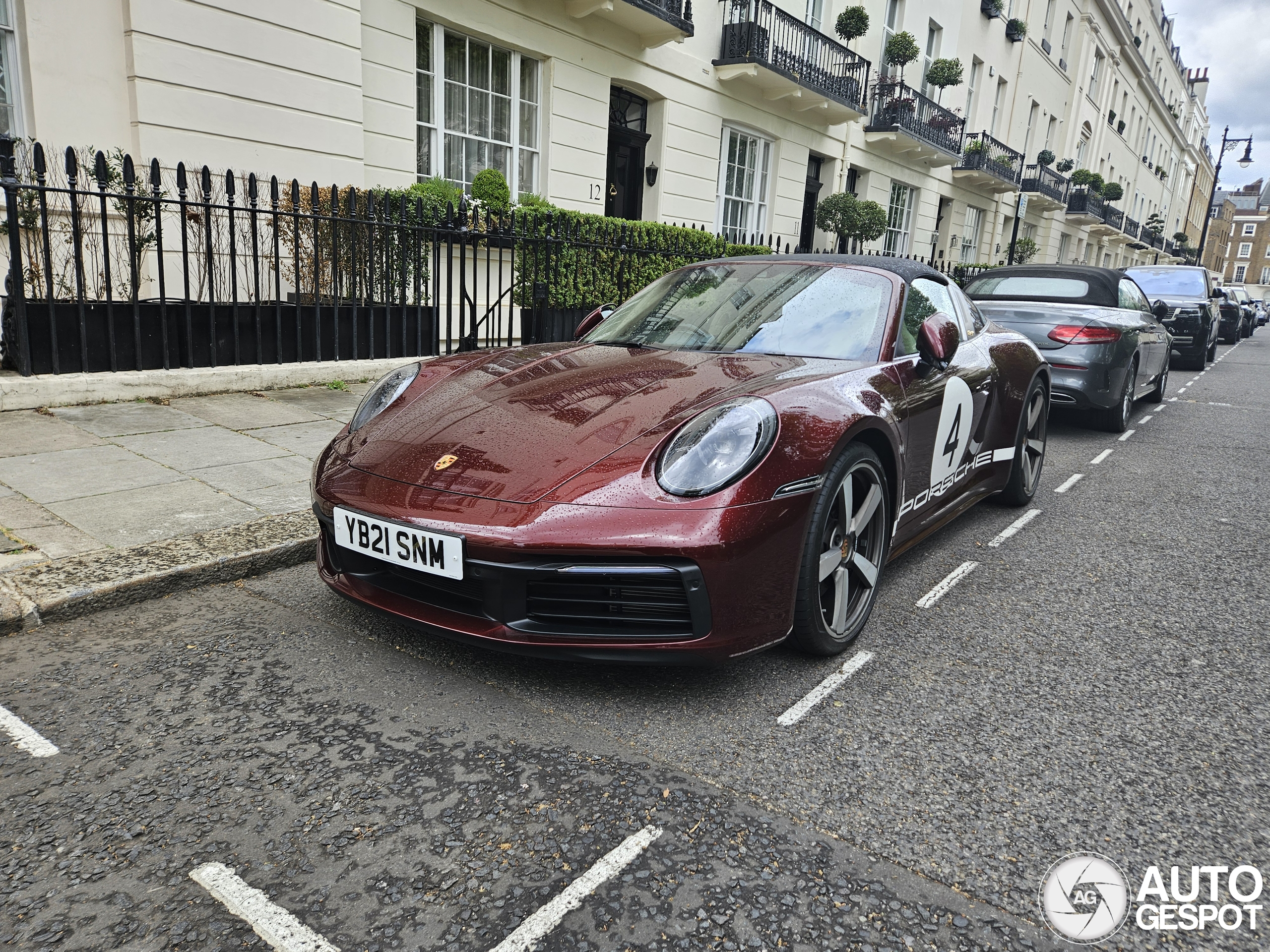 Porsche 992 Targa 4S Heritage Design Edition