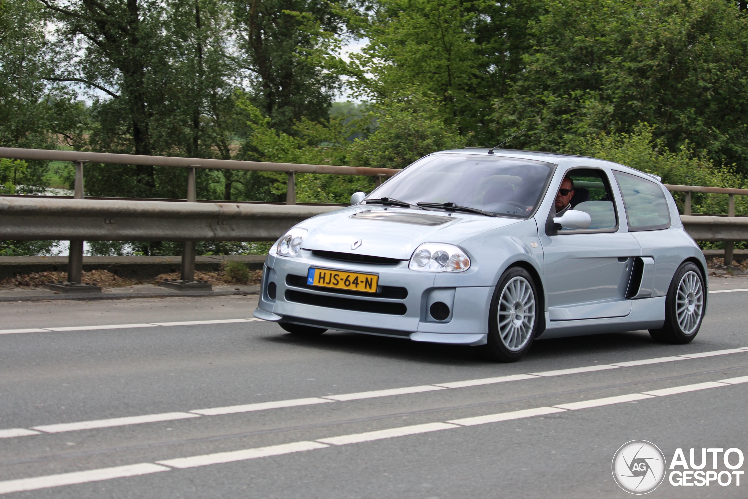 Renault Clio V6