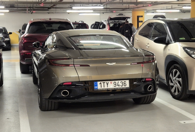 Aston Martin DB11