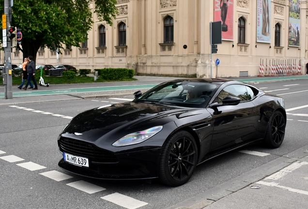 Aston Martin DB11 AMR