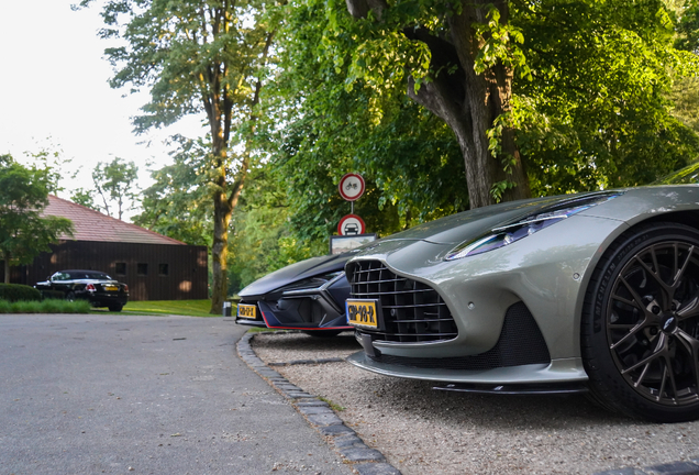 Aston Martin DB12 Volante