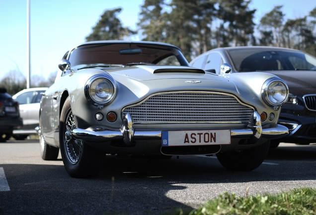 Aston Martin DB4