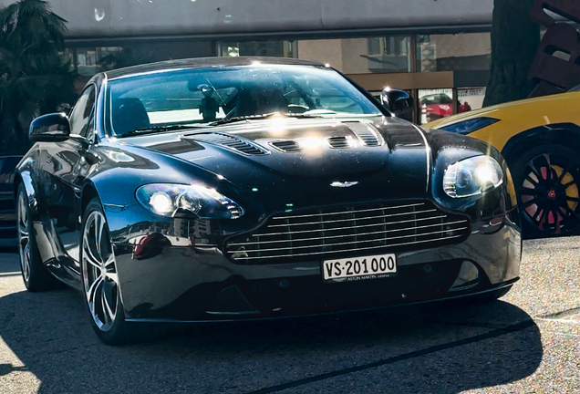 Aston Martin V12 Vantage