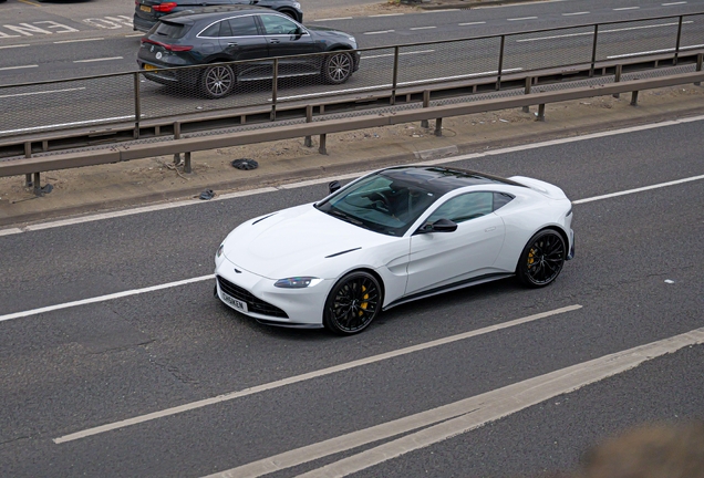 Aston Martin V8 Vantage 2018