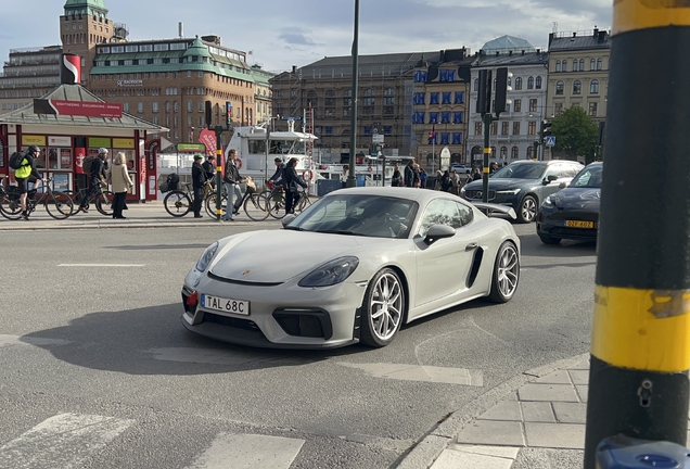 Porsche 718 Cayman GT4