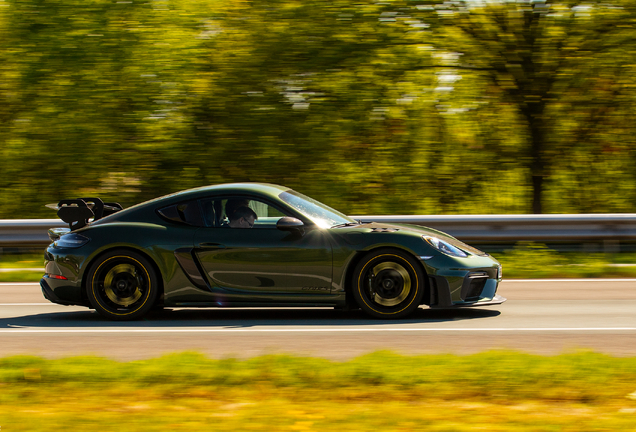 Porsche 718 Cayman GT4 RS Weissach Package