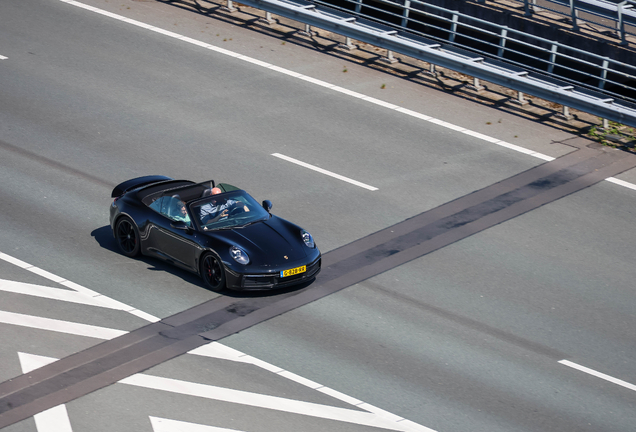Porsche 992 Carrera 4S Cabriolet