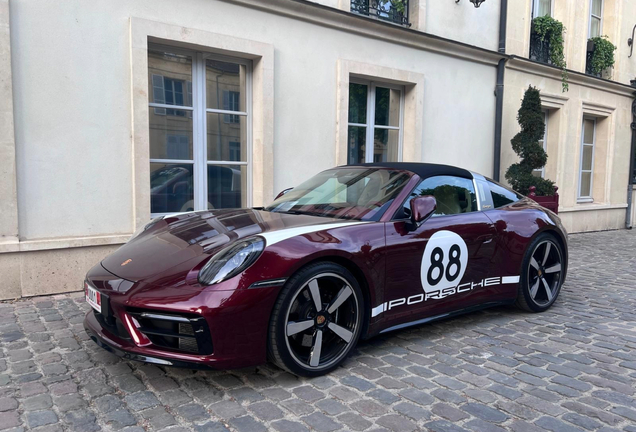 Porsche 992 Targa 4S Heritage Design Edition