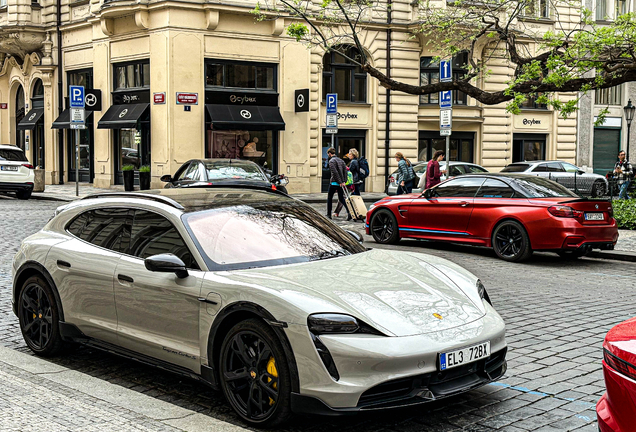 Porsche Taycan Turbo S Cross Turismo