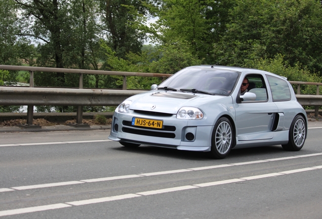 Renault Clio V6