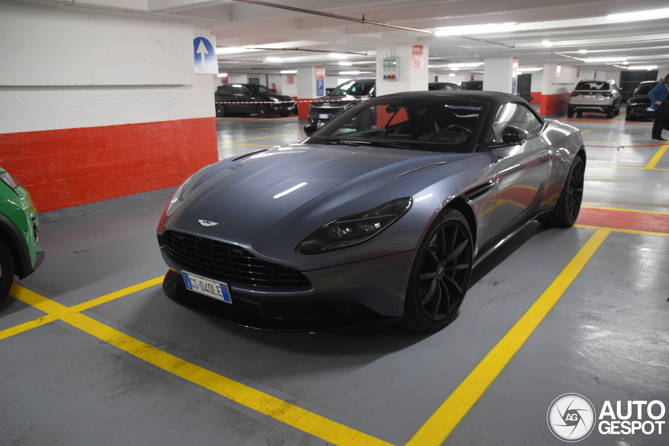 Aston Martin DB11 V8 Volante